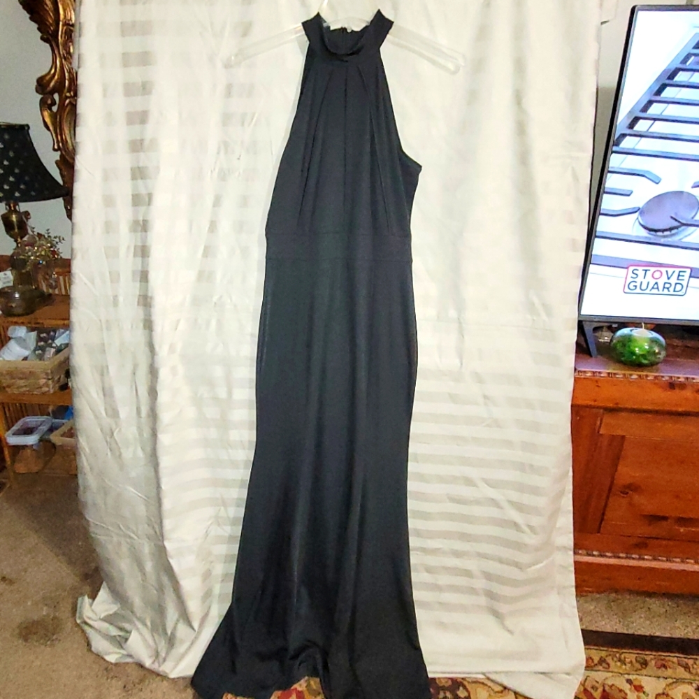 Great True Black Maxi Dress from Berydress, Size S, Sleevless, high collar.